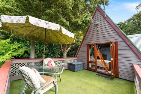 Photo of property in 27a Tane Road, Laingholm, Auckland, 0604