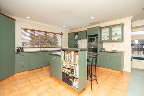 Photo of property in 17 Highgrove Drive, Grandview Heights, Hamilton, 3200