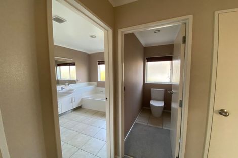 Photo of property in 8 Moycullien Lane, East Tamaki Heights, Auckland, 2016