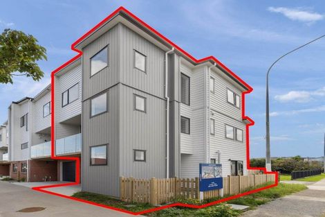 Photo of property in 723a Massey Road, Mangere, Auckland, 2022