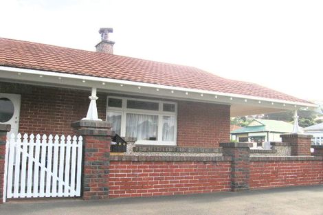 Photo of property in 90 Freyberg Street, Lyall Bay, Wellington, 6022