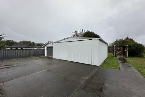 Photo of property in 72 Queenwood Road, Levin, 5510
