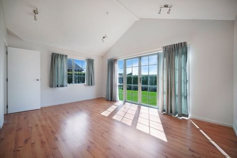 Photo of property in 2 Hillwell Drive, Henderson, Auckland, 0612