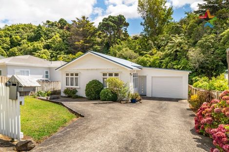Photo of property in 28 Lincoln Avenue, Tawa, Wellington, 5028
