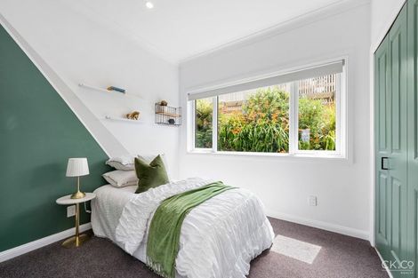 Photo of property in 34 Miromiro Road, Normandale, Lower Hutt, 5010