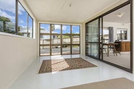 Photo of property in 64 Eskdale Road, Birkdale, Auckland, 0626