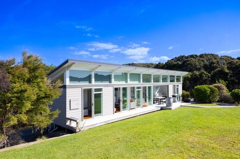 Photo of property in 190 Paroa Bay Road, Russell, 0272