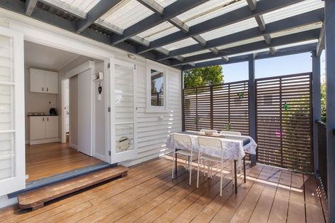 Photo of property in 64 Gloucester Road, Manurewa, Auckland, 2102