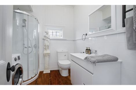 Photo of property in 43 Colombo Road, Waiuku, 2123