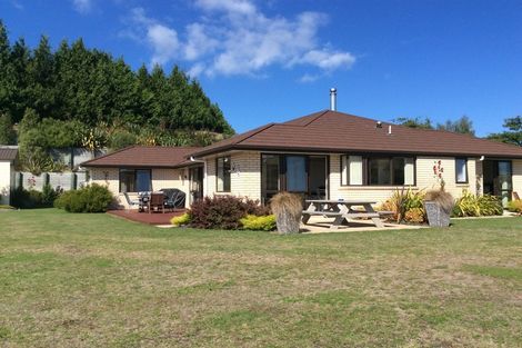 Photo of property in 90 Loch Views Road, Acacia Bay, Taupo, 3385