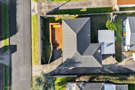 Photo of property in 12 Karaka Street, Merrilands, New Plymouth, 4312