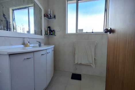 Photo of property in 8 Archmillen Avenue, Pakuranga Heights, Auckland, 2010