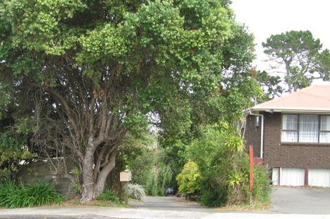Photo of property in 17 Colwill Road, Massey, Auckland, 0614