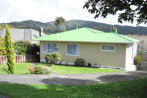 Photo of property in 17 Isabel Grove, Wainuiomata, Lower Hutt, 5014