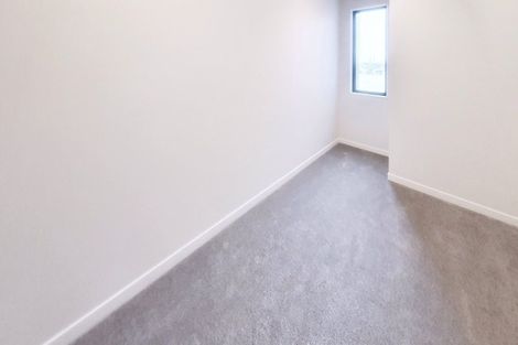 Photo of property in 10 Heketara Way, Massey, Auckland, 0614