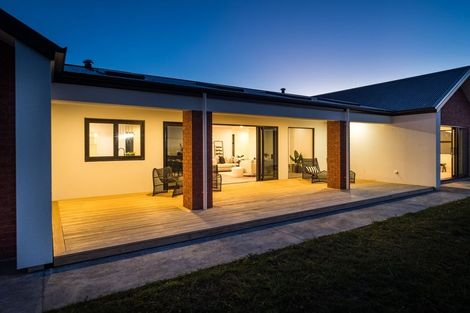 Photo of property in 11 Te Kahu Lane, Halcombe, 4779