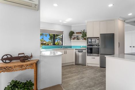 Photo of property in 21 Edgewater Grove, Whakatane, 3120