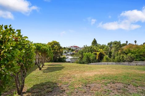 Photo of property in 15 Moffat Road, Red Beach, 0932