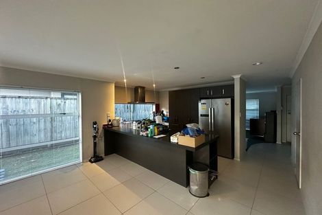Photo of property in 3 Lorenzo Way, Flat Bush, Auckland, 2016