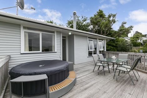 Photo of property in 127 Ruskin Road, Newlands, Wellington, 6037