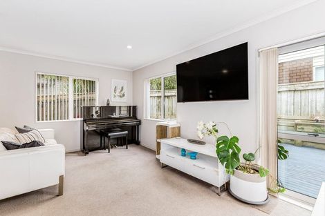 Photo of property in 5/16 Black Rock Road, Newlands, Wellington, 6037