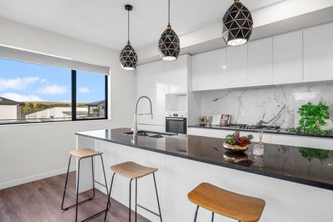 Photo of property in 14 Rathmullen Place, Pinehill, Auckland, 0632