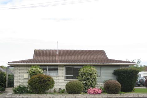 Photo of property in 28 Prestons Road, Redwood, Christchurch, 8051