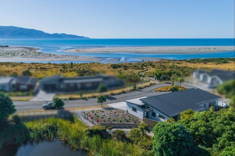 Photo of property in 12 Takahe Drive, Paraparaumu Beach, Paraparaumu, 5032
