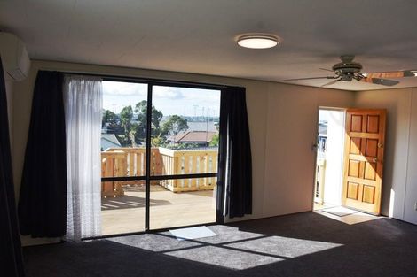 Photo of property in 2b Grenadine Place, Unsworth Heights, Auckland, 0632