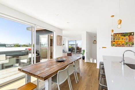 Photo of property in 10 Te Mauri Place, Omaha, 0986