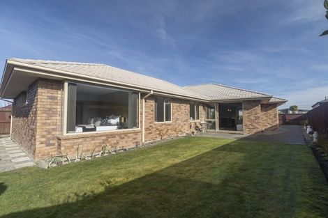 Photo of property in 73 Rannoch Drive, Broomfield, Christchurch, 8042