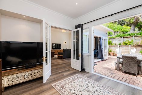 Photo of property in 210 Oriental Parade, Oriental Bay, Wellington, 6011