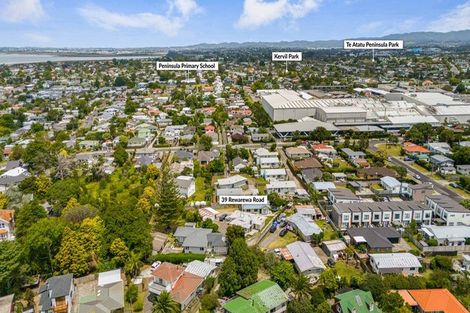 Photo of property in 39 Rewarewa Road, Te Atatu Peninsula, Auckland, 0610