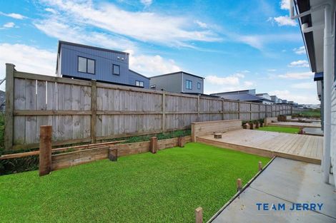 Photo of property in 25 Huringa Road, Karaka, 2113