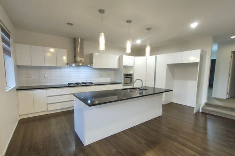 Photo of property in 6b Gossamer Drive, Pakuranga Heights, Auckland, 2010
