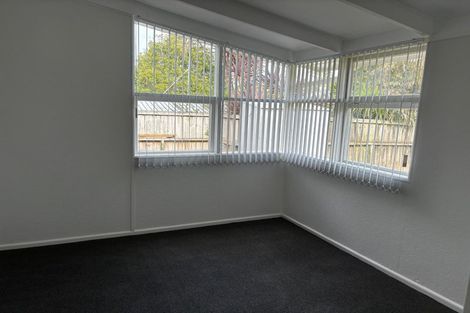Photo of property in 13 Eastglen Road, Glen Eden, Auckland, 0602