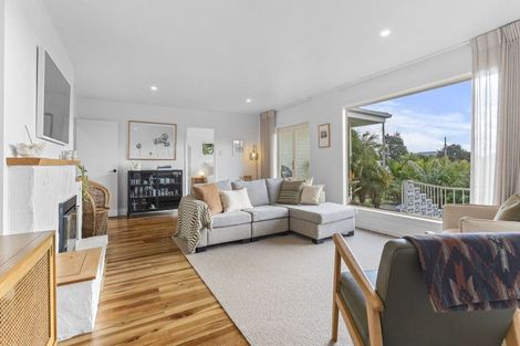 Photo of property in 37 Mcfarlane Street, Oakura, 4314