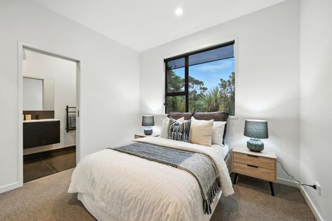 Photo of property in 122 Mccormacks Bay Road, Redcliffs, Christchurch, 8081