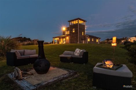 Photo of property in 80 Reay Mackay Grove, Waikawa Beach, Manakau, 5573