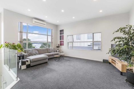 Photo of property in 24 Kittiwake Drive, Schnapper Rock, Auckland, 0632