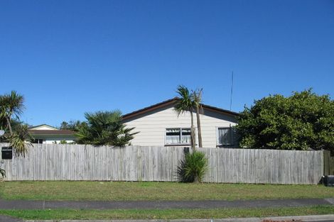 Photo of property in 16 Crosby Road, West Harbour, Auckland, 0618