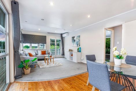 Photo of property in 6 Crompton Road, Massey, Auckland, 0614