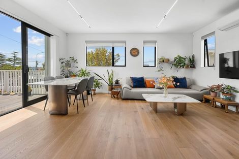 Photo of property in 6a Raeben Avenue, Hillcrest, Auckland, 0627