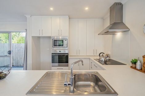 Photo of property in 92 Sunstone Crescent, Timberlea, Upper Hutt, 5018