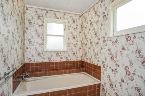 Photo of property in 12 Hull Road, Waiuku, 2123