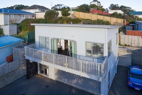 Photo of property in 19b Miles Crescent, Newlands, Wellington, 6037