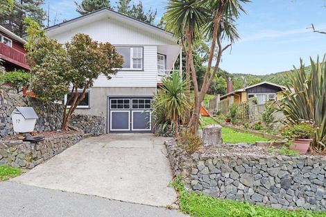 Photo of property in 17 Holmes Grove, Naenae, Lower Hutt, 5011