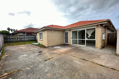 Photo of property in 32 Frank Bunce Grove, Flat Bush, Auckland, 2019