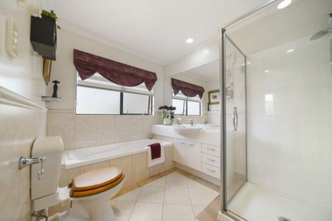 Photo of property in 20 Heyington Way, East Tamaki Heights, Auckland, 2016