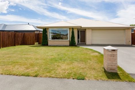 Photo of property in 37 Davaar Crescent, Broomfield, Christchurch, 8042